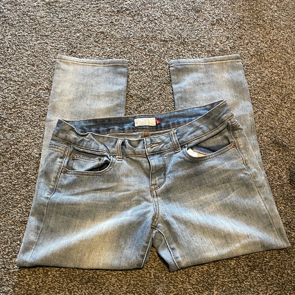 SO Denim - SO Blue Ankle Cropped Jeans with Distressed Look